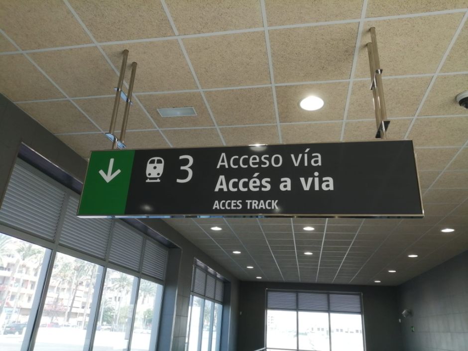 Nuestros Trabajos cartel renfe